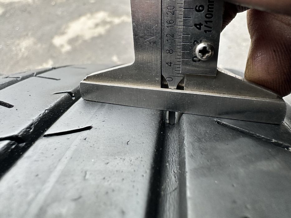 Шини 215 55 17 94V Yokohama BluEarth-GT комплект