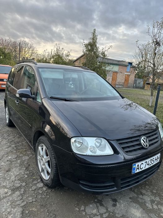Продам Volkswagen Touran 1.6 FSI