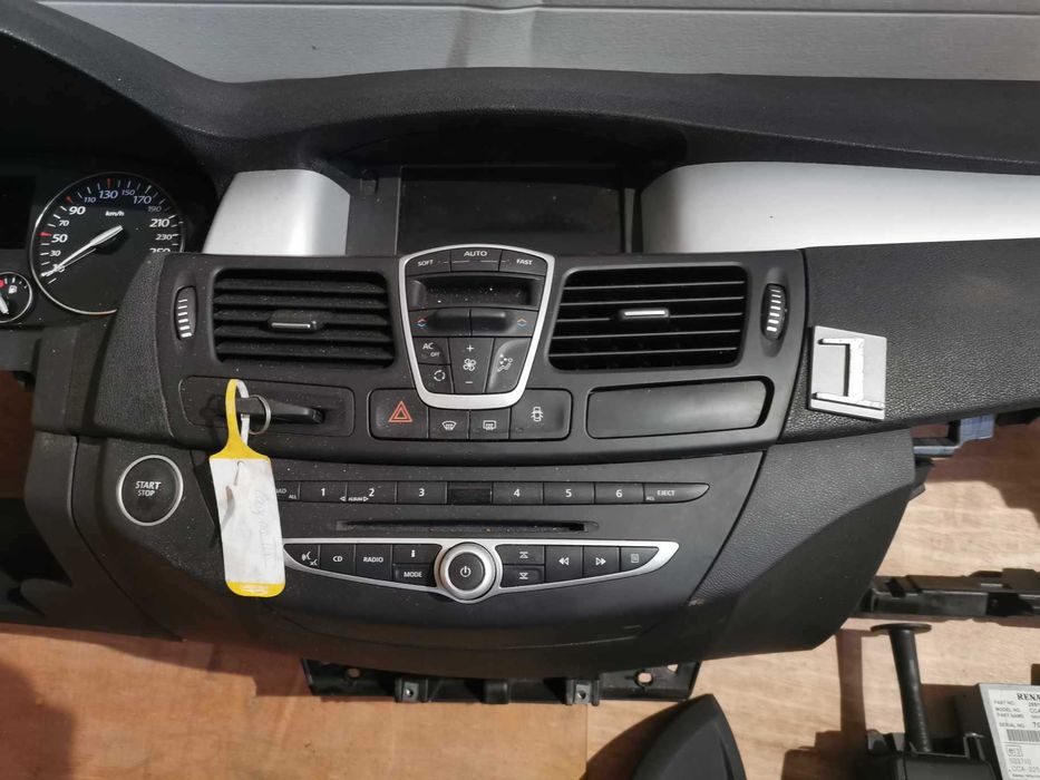 Laguna III Deska rozdzielcza Konsola Kokpit