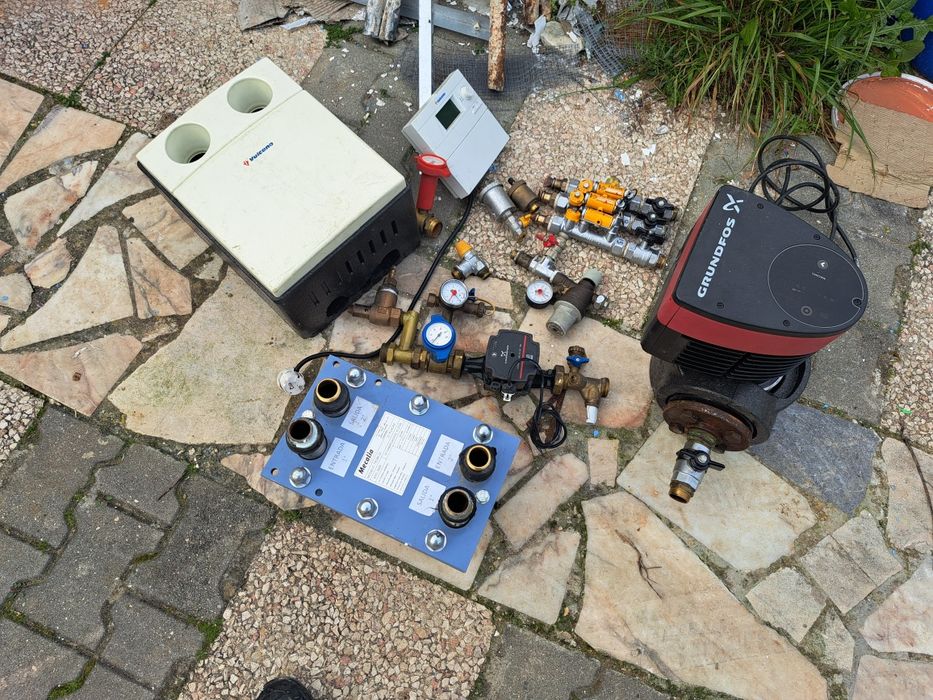 Equipamento para paineis solares aquecimento de água  quente como novo