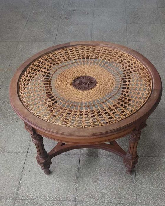 Pequena mesa de centro de sala de estar