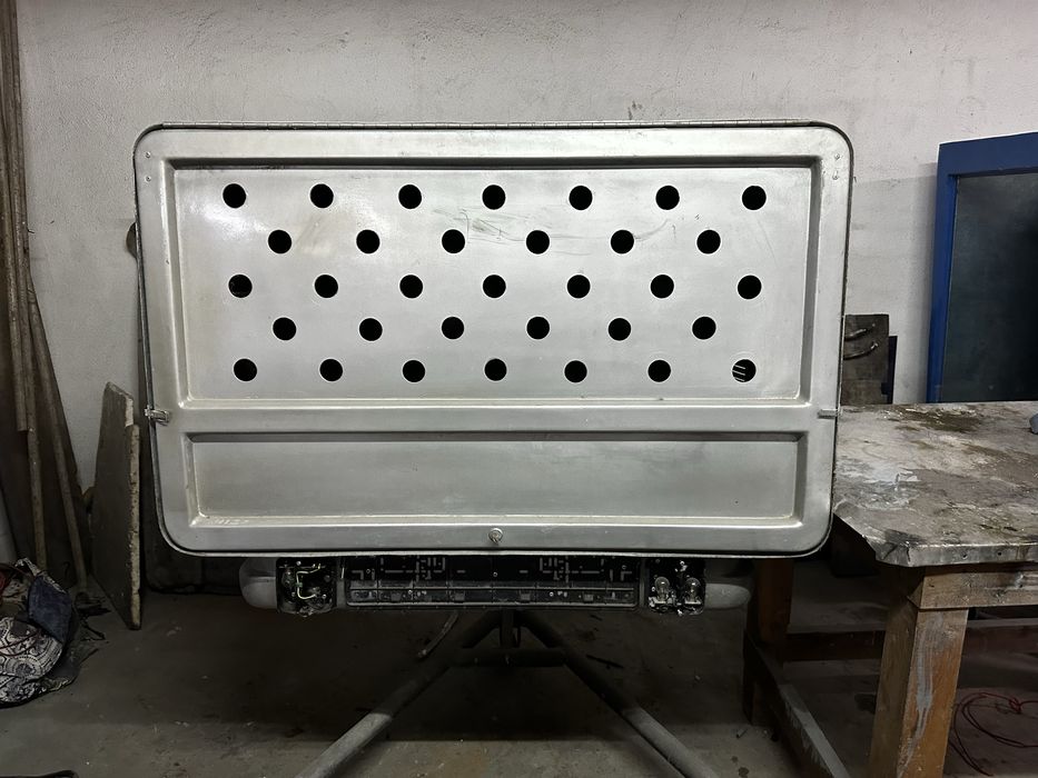 Atrelado de Fibra para Carga ou Animais – até 80kg