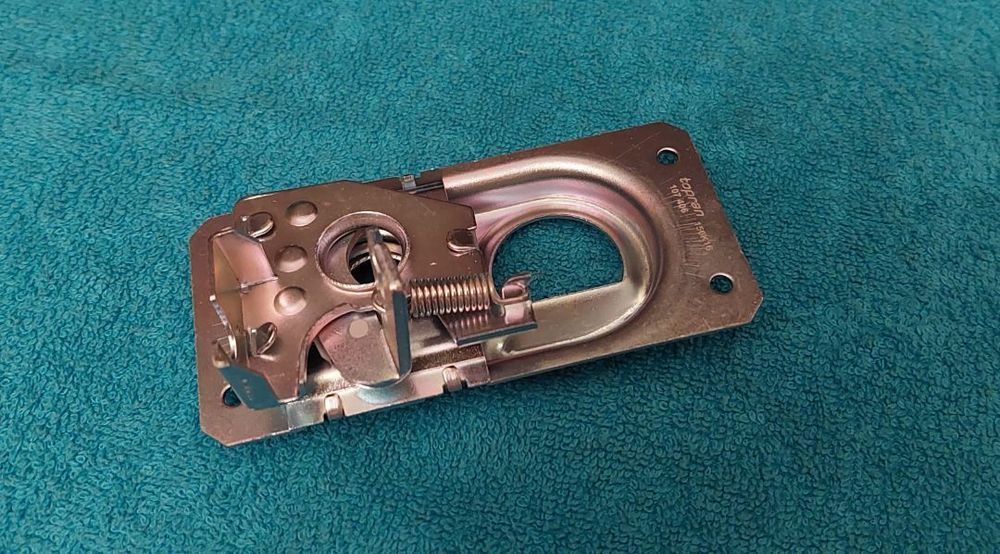 Trinco Capot Volkswagen Golf Jetta Mk2 - Inferior