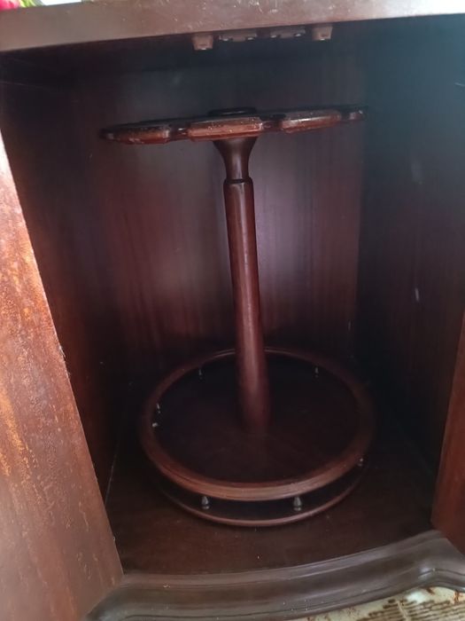 móvel bar com duas vitrines