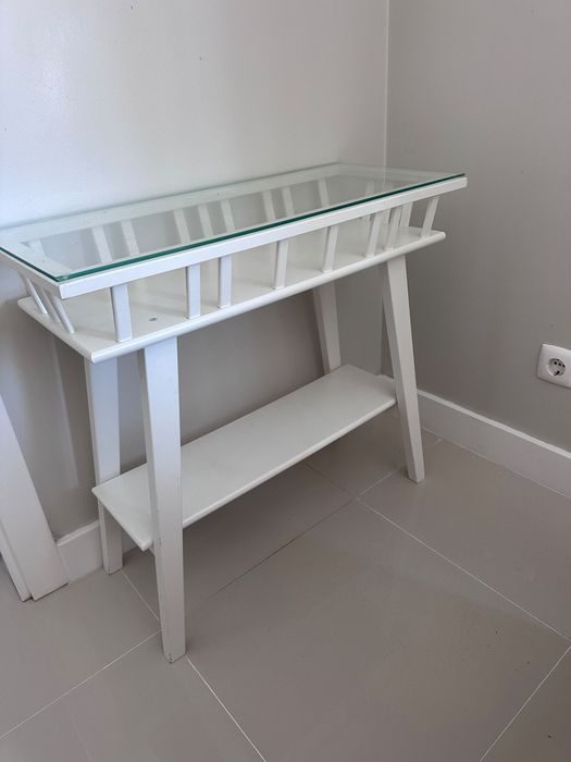 Consola / Aparador de Entrada Branco com Tampo de Vidro (Excelente Estado)
