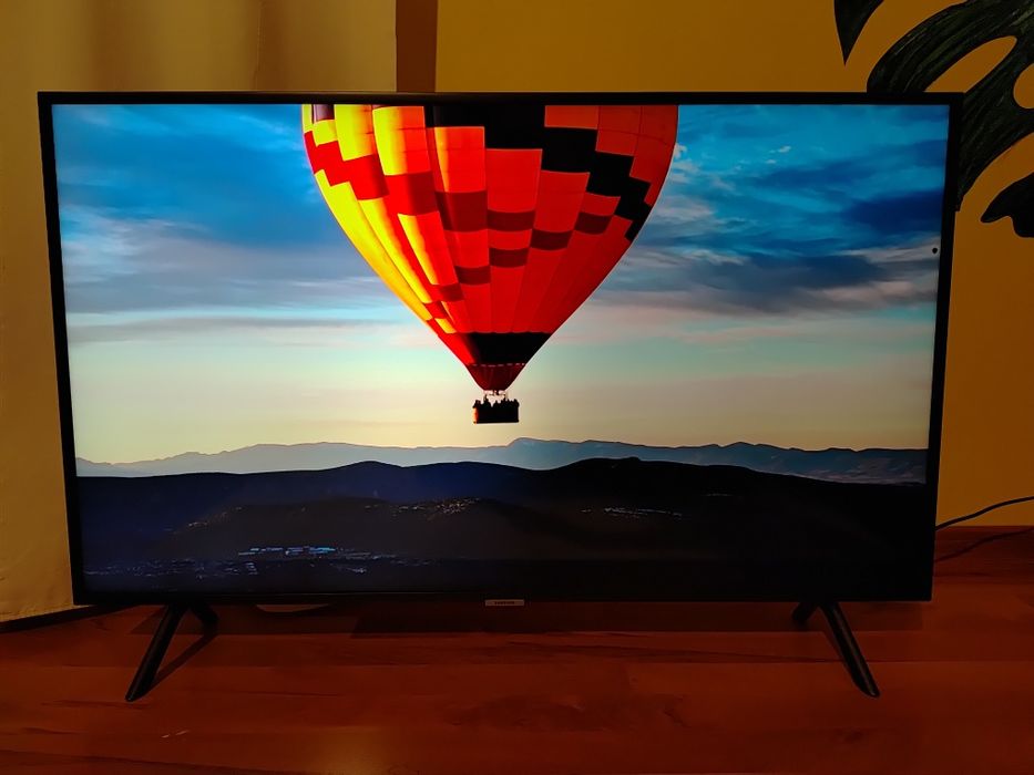 Tv 43" Samsung 4K Tizen Hdr Smart WiFi Dvb-T2  telewizor LED