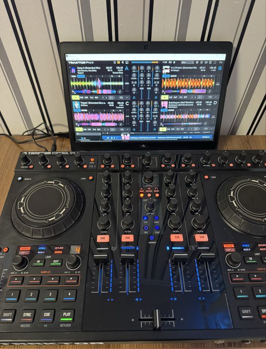 Native Instruments Traktor Kontrol S4mk1 DJ контроллер