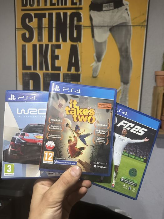 Ps4 pro 1tb + 3 gry i 2 pady