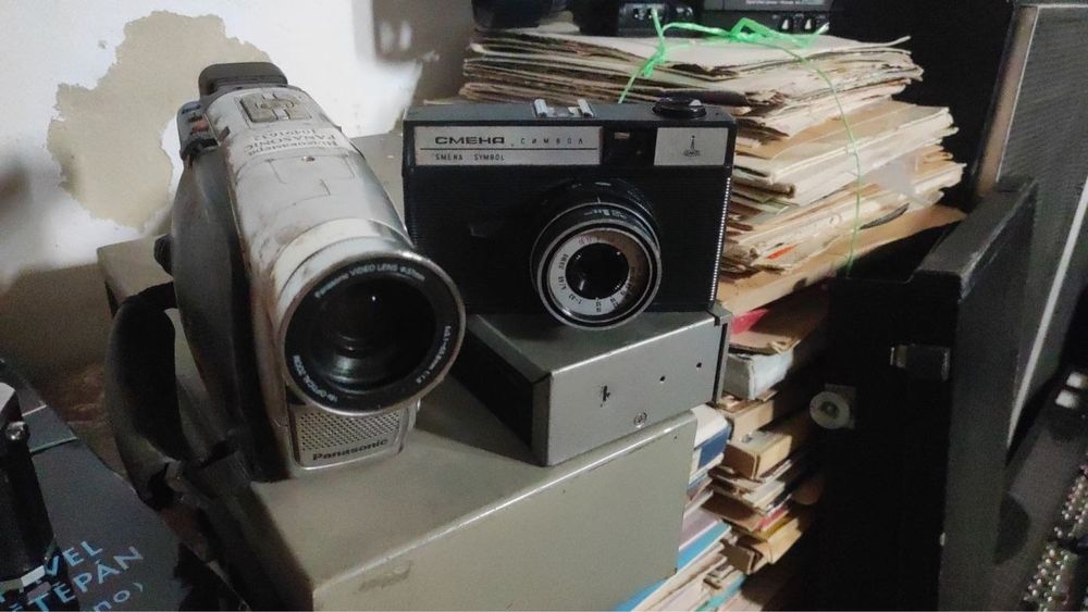 Фотоапарати, відеокамери