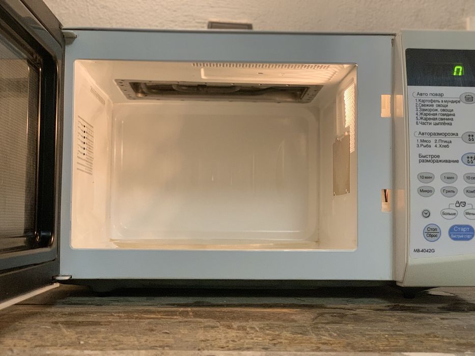 Мікрохвильова піч LG MB-4042g