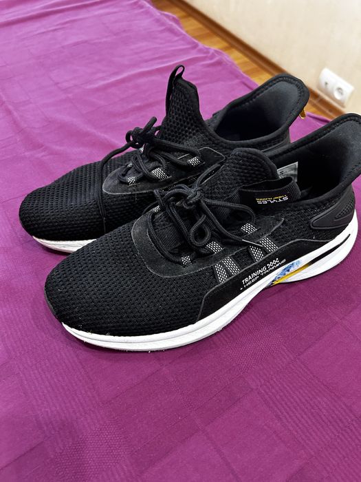 Кроссовки легкие