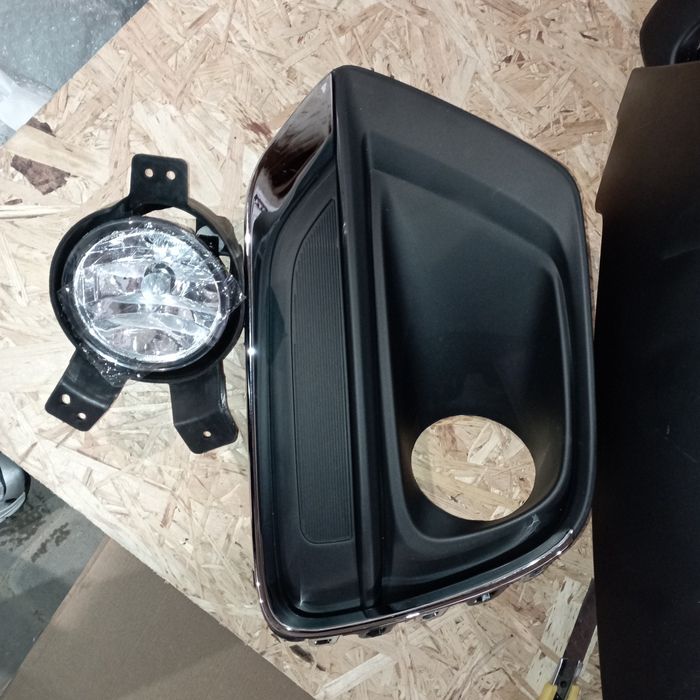 Накладка замка капота Chevrolet Trax 17-21