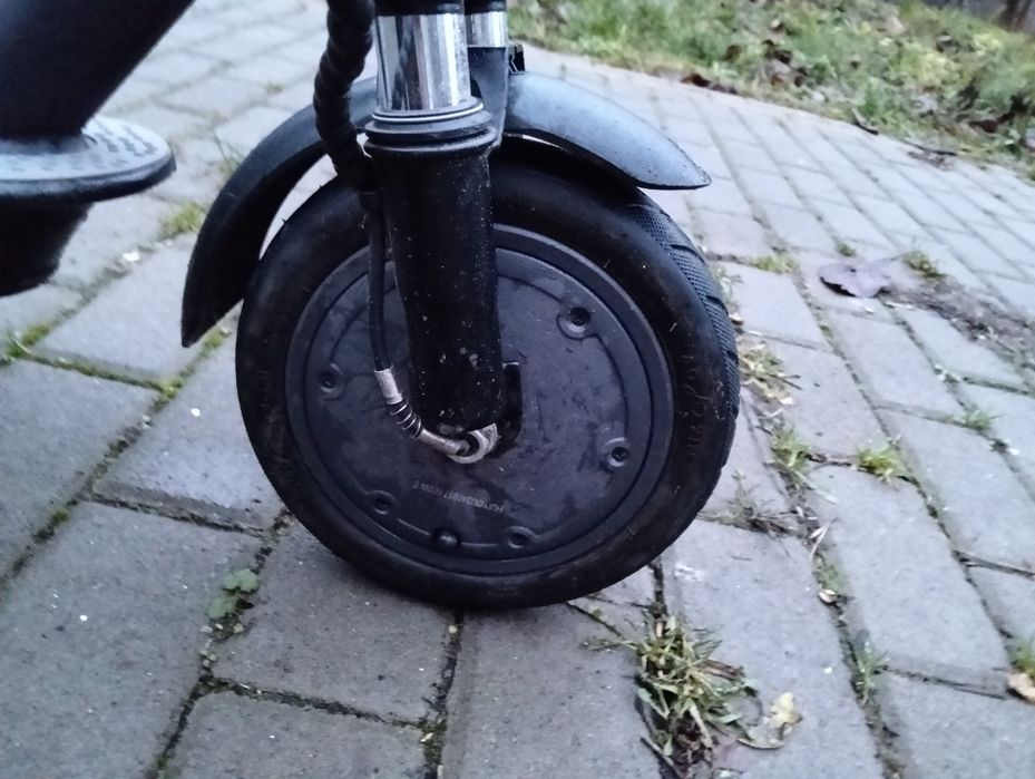 Продаю електросамокат терміново. Стан хороший, акумулятор тримає добре