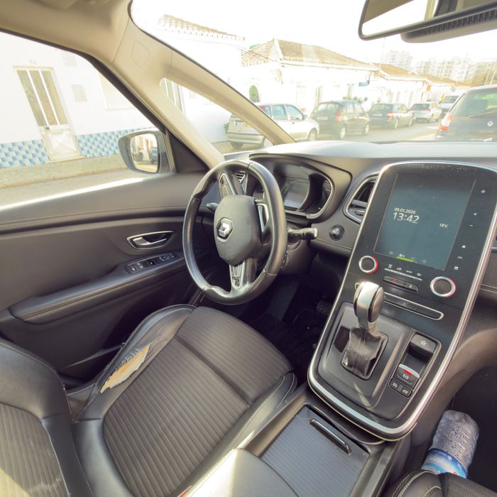 Vendo Renault scenic de 7 lugares toda automática de 2018