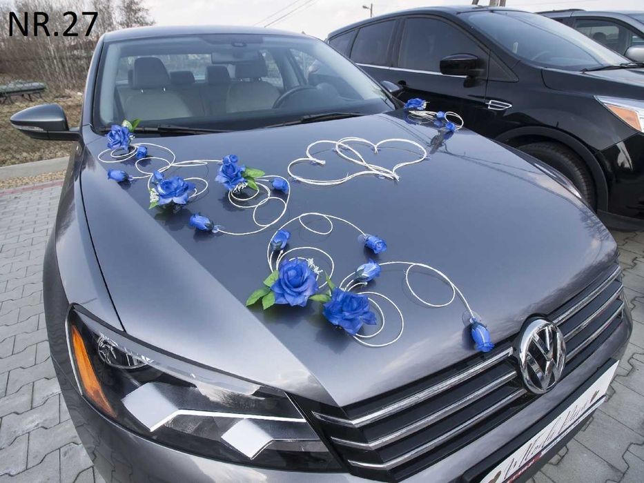Piękna chabrowa dekoracja na samochód. Dekoracja samochodu 027