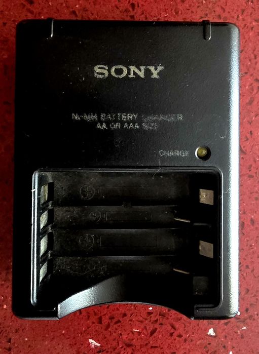 Carregador de Pilhas Sony