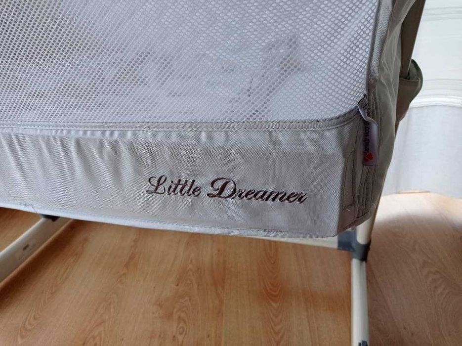 Cama asalvo para bebé...que pode ser encostada a cama de adulto.