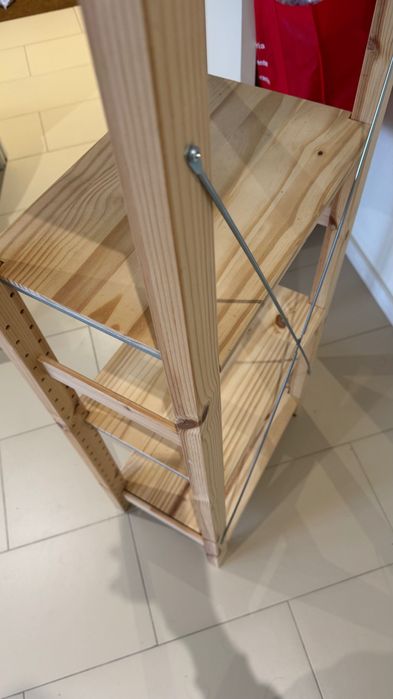 Estante de madeira maciça – sólida e em ótimo estado