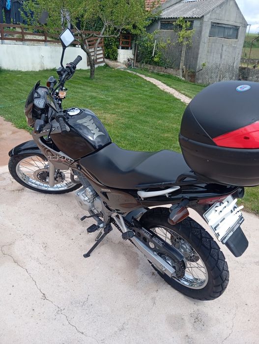 Moto Honda NX4 falcon