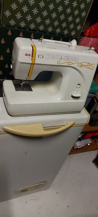 Vendo máquina de costura da marca Alfa