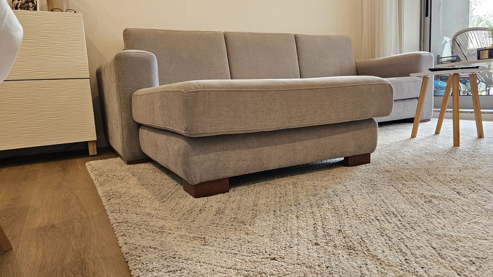 Sofá cinzento com Chaise Long