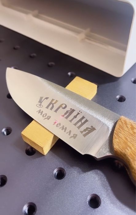 Лазерне гравіювання на металі, шкірі та пластику.Розробка макету