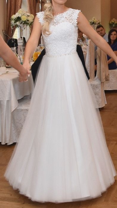 Suknia ślubna, koronka, dekolt V, biała, odkryte plecy