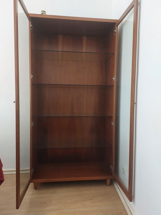 Móvel Vitrine em Cerejeira