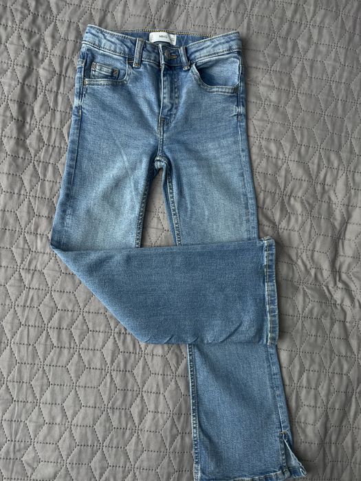 Джинси кльош «Mango” на дівчинку,122 см