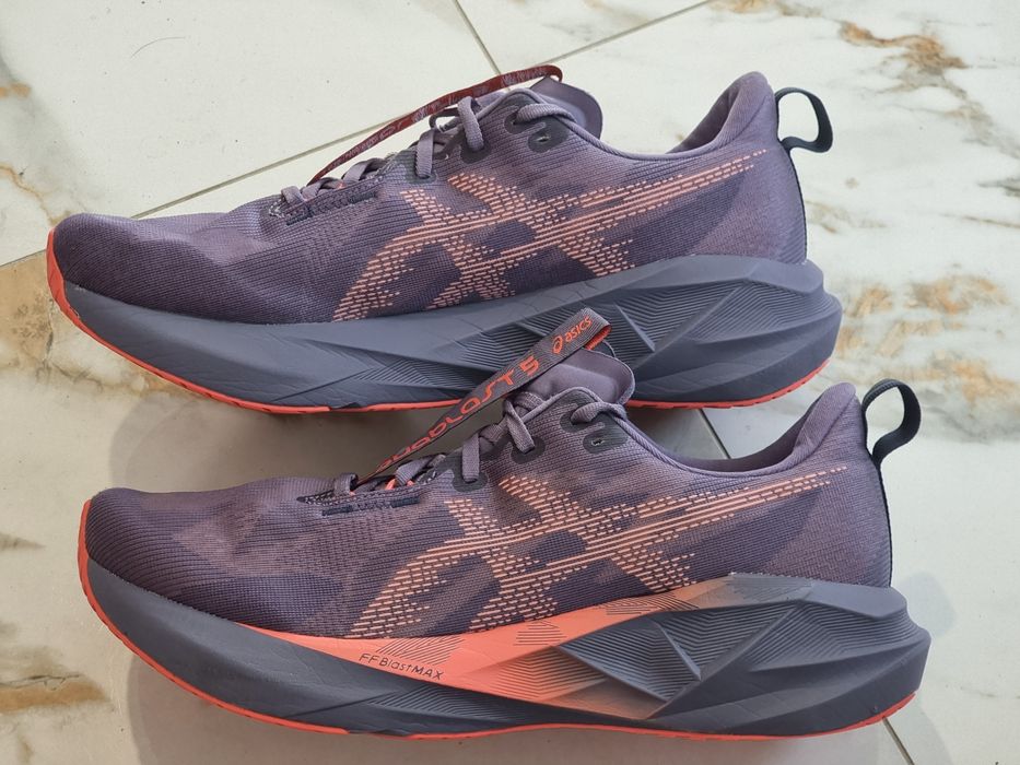 Оригінал 100% чоловічі кросівки asics novablast 5  eur 46