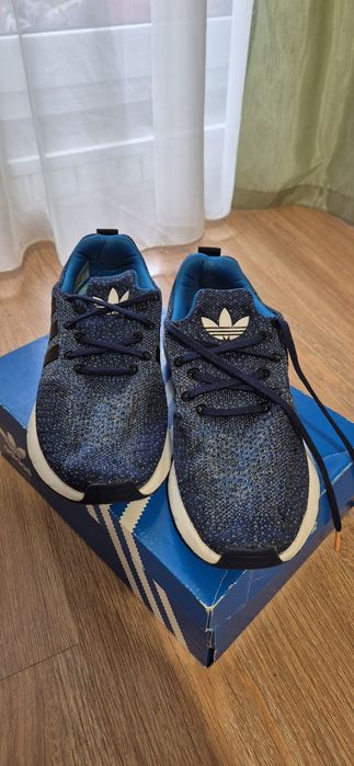 Продам кросівки дитячі підліткові Adidas Снікерси Swift Run 22 623498 Голубий