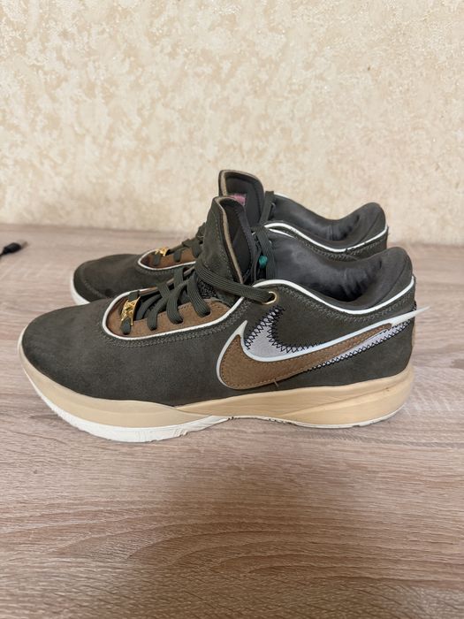 Кросівки баскетбольні Lebron 20