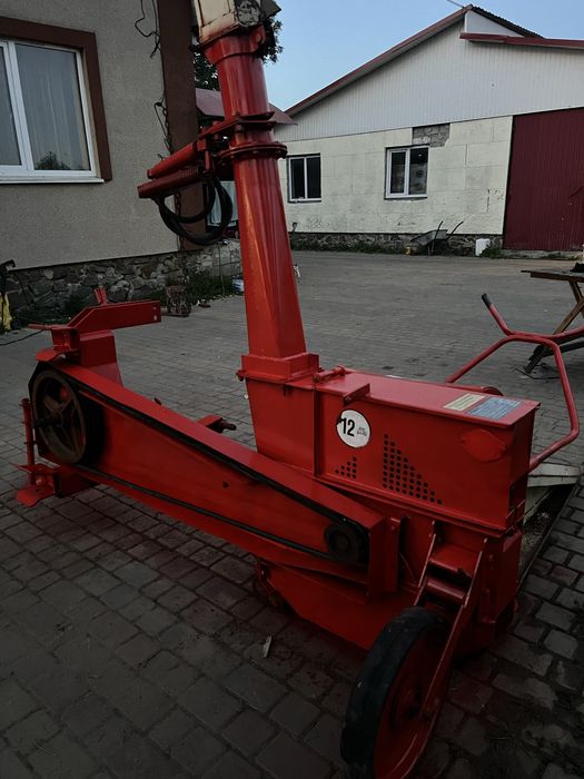 Продам навісний силосний комбаїн