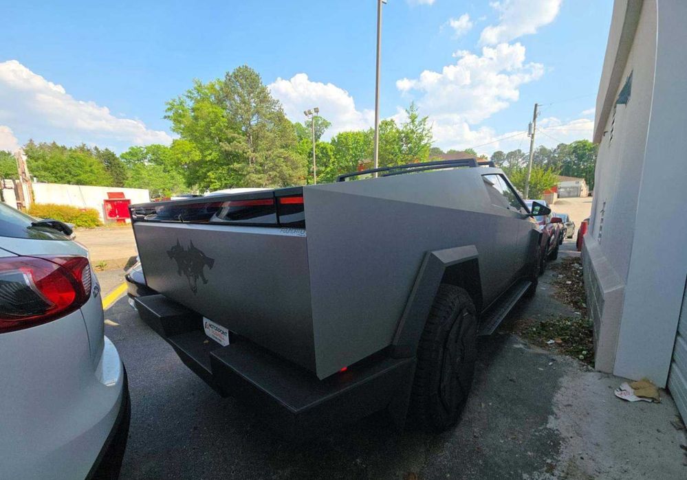 Tesla Cybertruck Cyberbeast 2024 з ПДВ