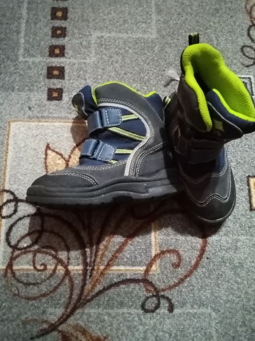 Продам ботинки для мальчика осень