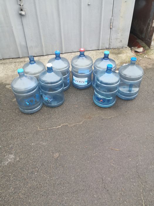 Бутли для воды с ручкой и без. Помпы для воды