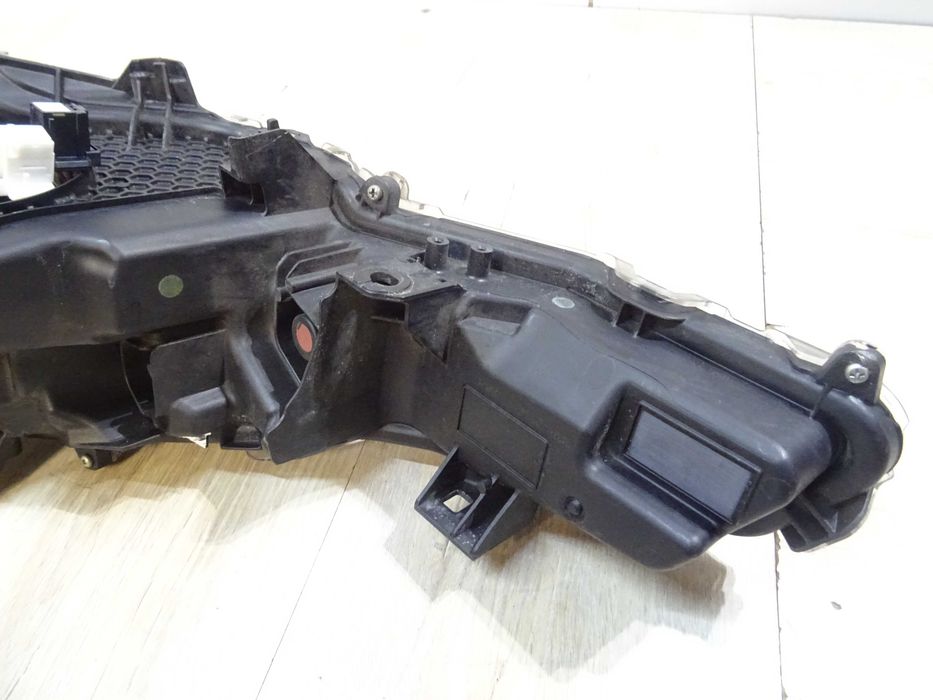 TOYOTA COROLLA E21 LIFT Lampa prawa przód przednia FULL LED 8111012N70 LLU