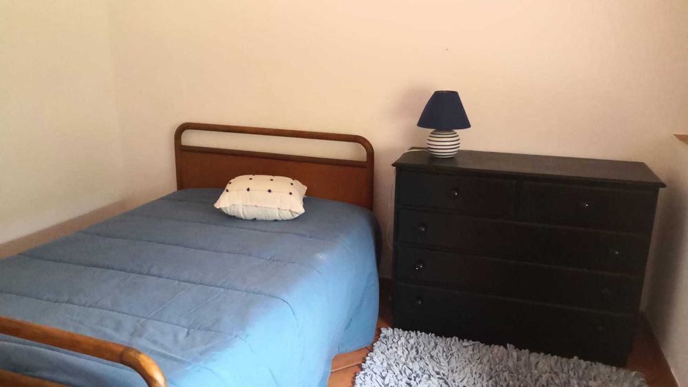 Aluga se casa r/c  t3