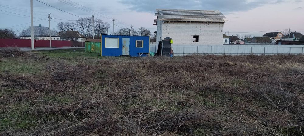 Продаж фасадної земельної ділянки в с. Рогозів !