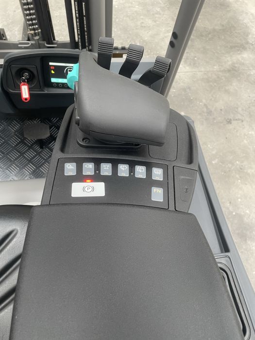 Jungheinrich EFG 320 electrico - novo