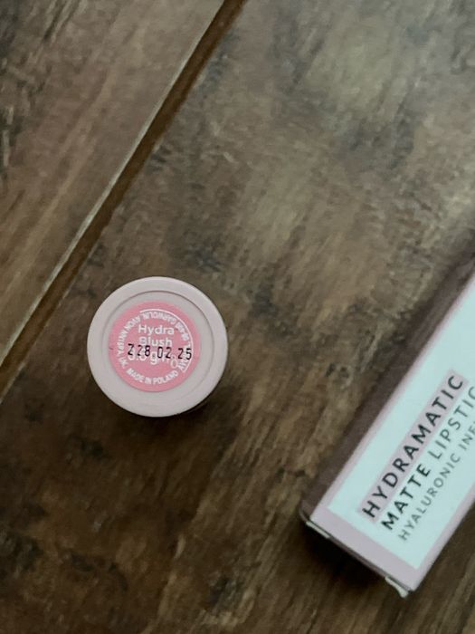 Губна помада Avon