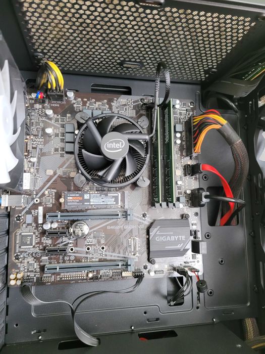 Komputer gamingowy i7 10700, Gigabyte B460M, SSD M.2, DDR4 32GB, W11