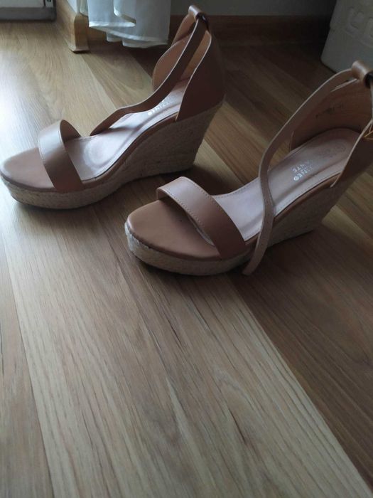 Sandały na koturnie Espadryle Camel 41