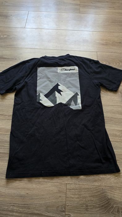 Продам оригінальну футболку Berghaus