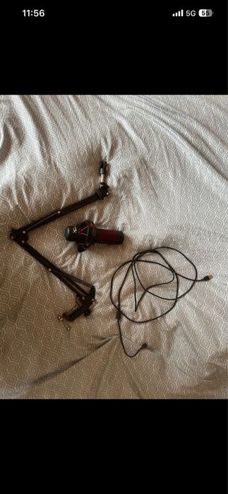 Micro fone HyperX com suporte