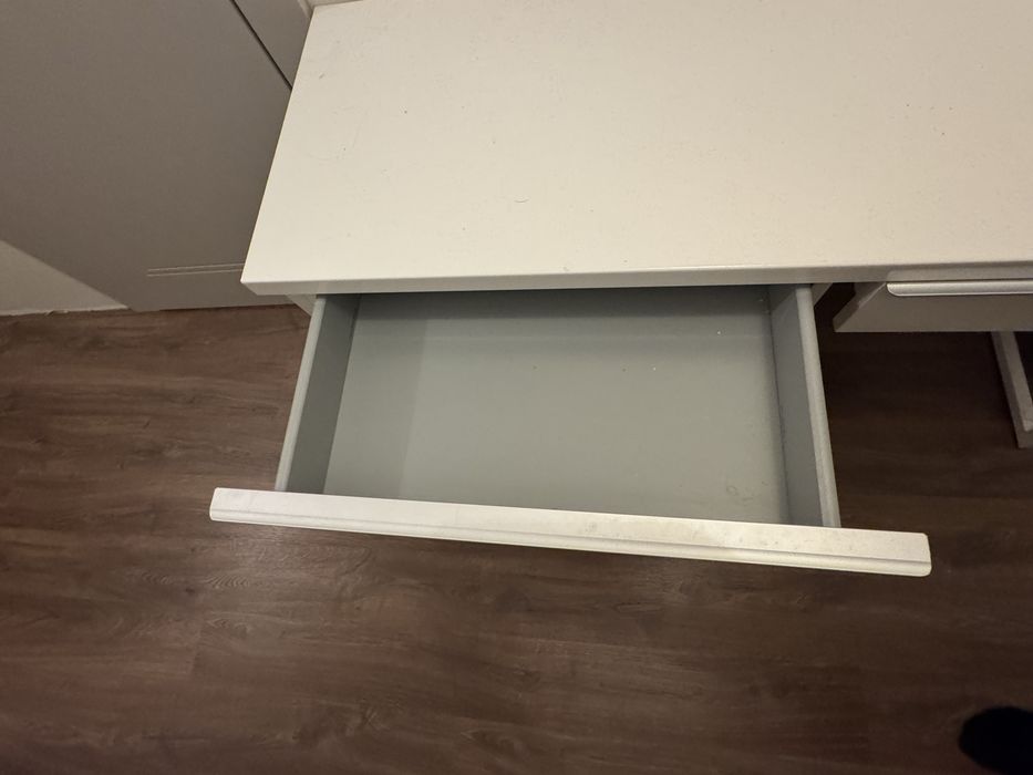 Biurko białe 120x40 cm.