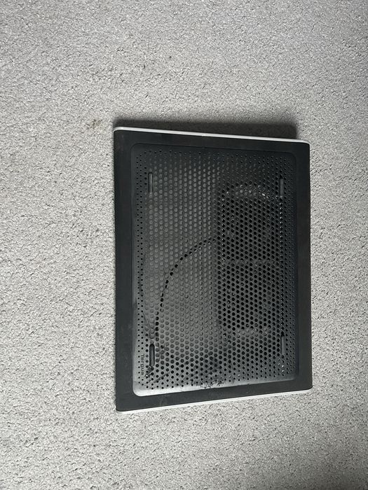 Podstawka pod laptopa z chlodzeniem
