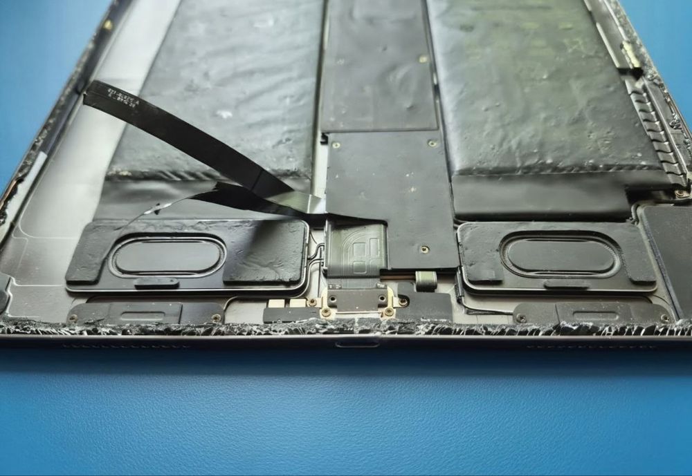 iPad на запчастини