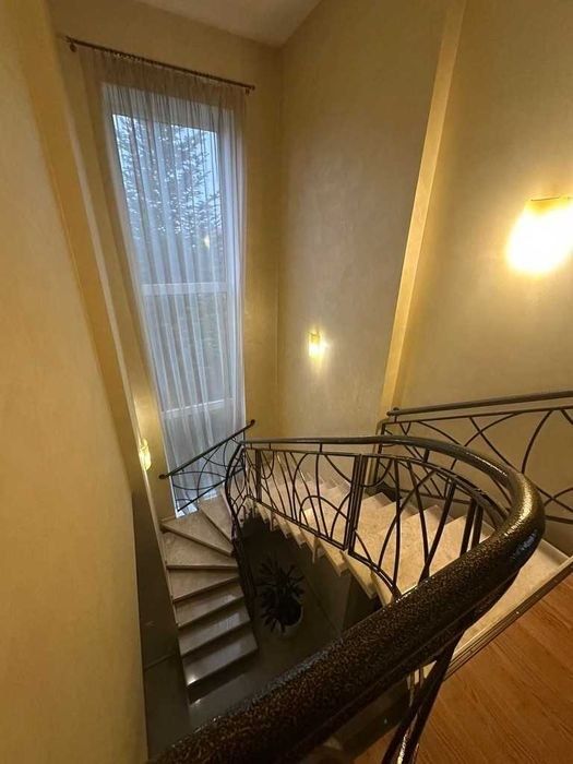 Оренда будинку 250 м²