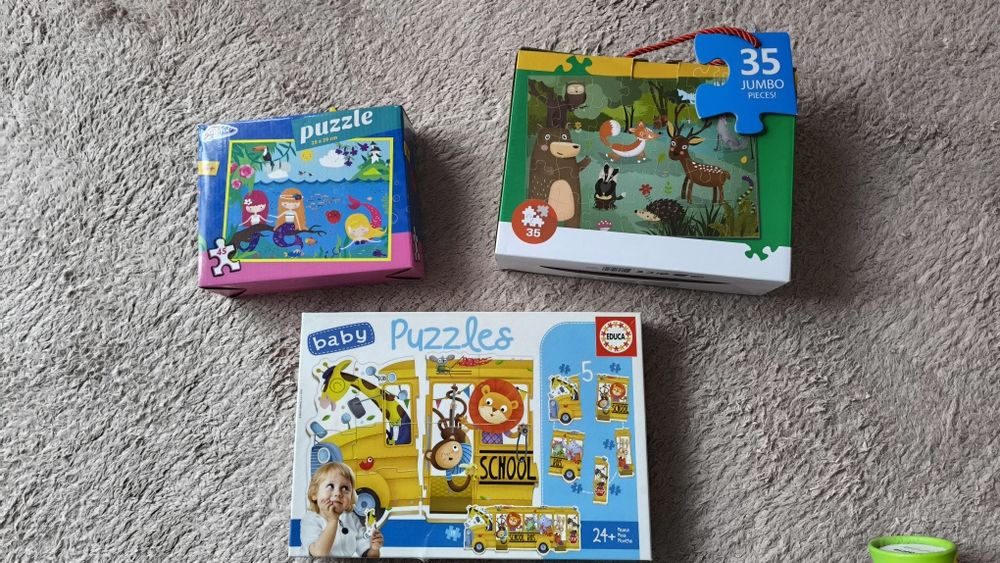 Vários conjuntos de jogos infantis